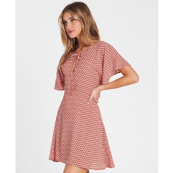 🔥🔥BILLABONG - TOMORROW DRESS🔥🔥 - Picture 4 of 6